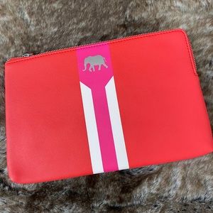 NIB Stella & Dot Elephant Zip Clutch